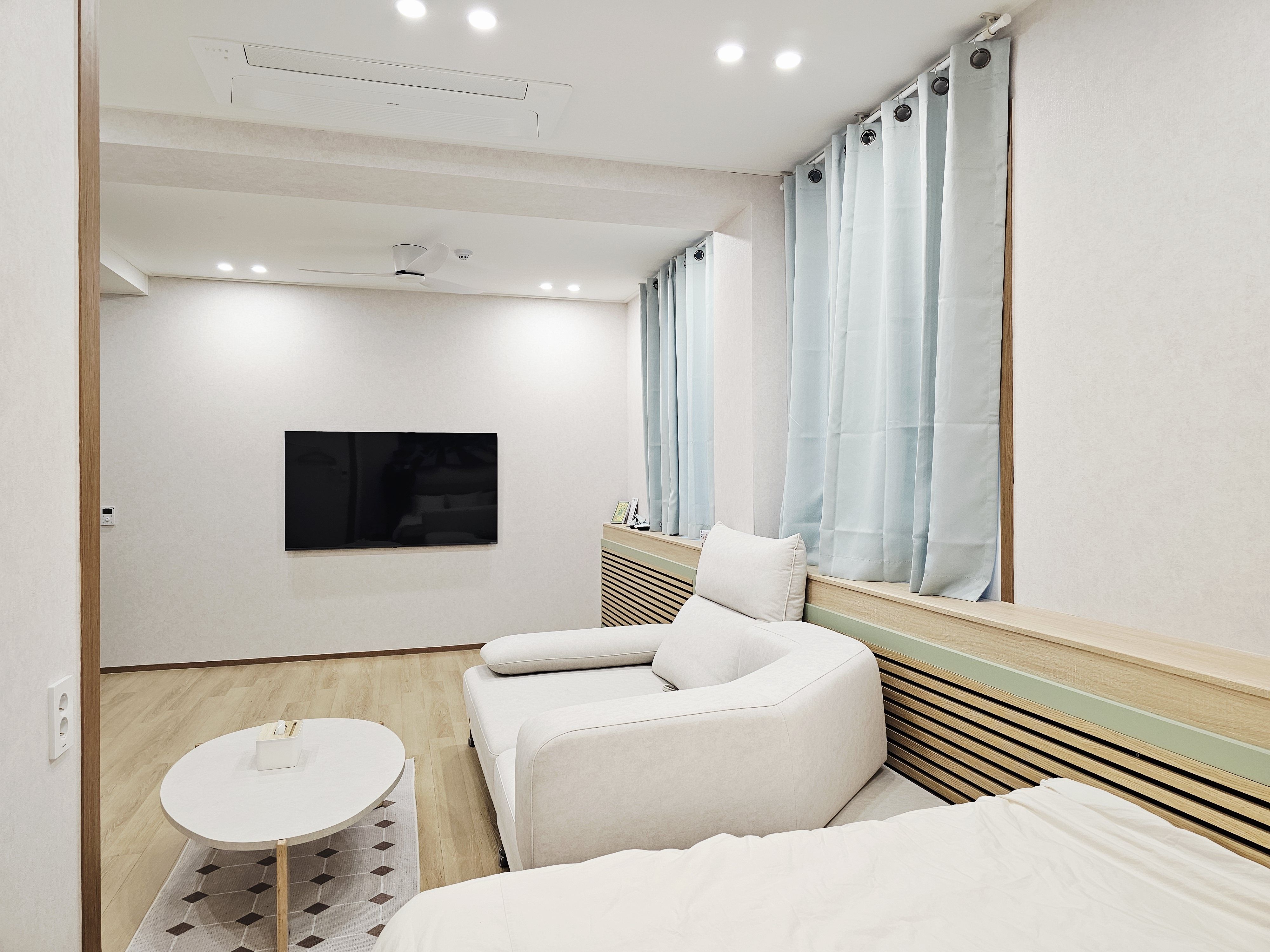 Room 2 Image 4